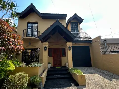 VENTA CASA 3 DORMITORIOS PILETA MERLO PADUA