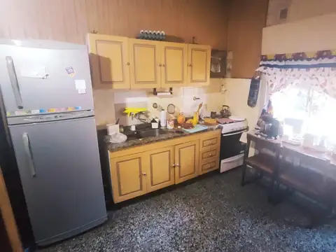Casa 4 ambientes con 1 baño