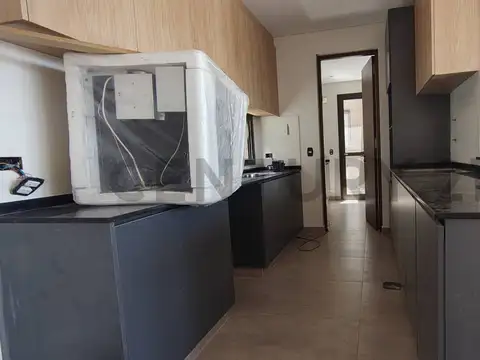 Casa 6 ambientes con 2 baños