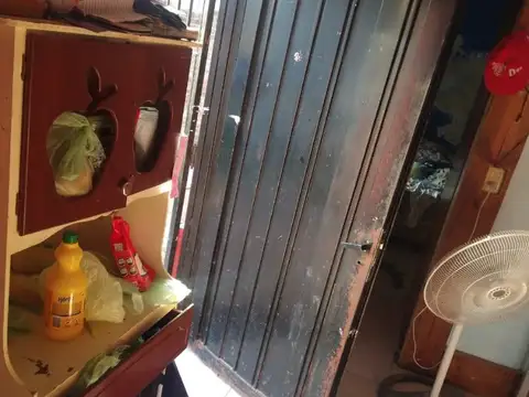 Casa en venta con detalles a refaccionar