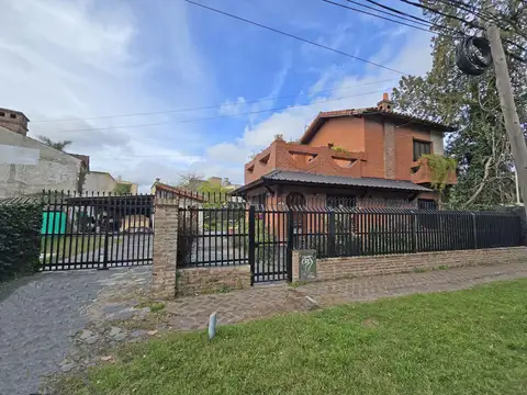 VENTA CASA 4 AMBIENTES EN SAN ISIDRO