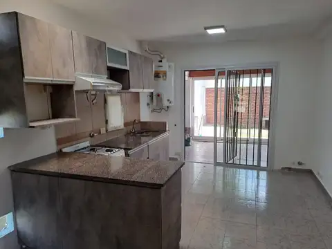 Depto Tipo Casa en Alquiler de 3 ambientes