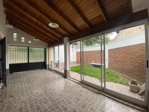 Depto Tipo Casa en Alquiler con 1 cocheras