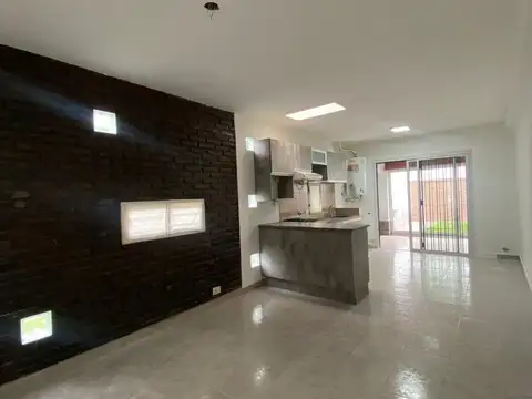 Depto Tipo Casa 3 ambientes con 1 baño
