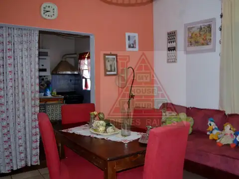 Casa 5 ambientes con 3 baños