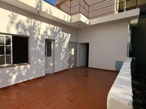 Departamento tipo casa en alquiler en Caseros