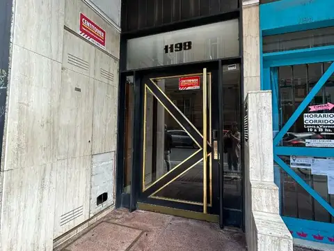 Dpto. 2 Dorm. Corrientes/Mendoza. Muy amplio, patio, 2 baños