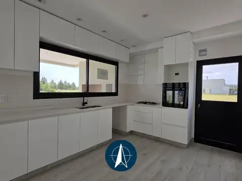 Casa 4 ambientes con 3 baños