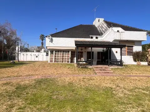 Casa 5 ambientes con 3 baños