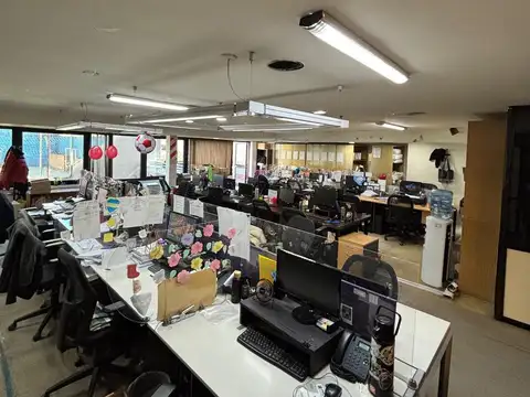 Oficina 7 ambientes con 2 baños