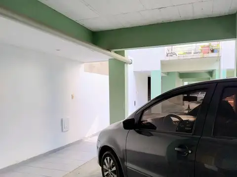 Cochera en Venta Semi Cubierta