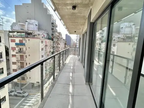 Dpto 2amb con espectacular bcón al fte de 11m de largo