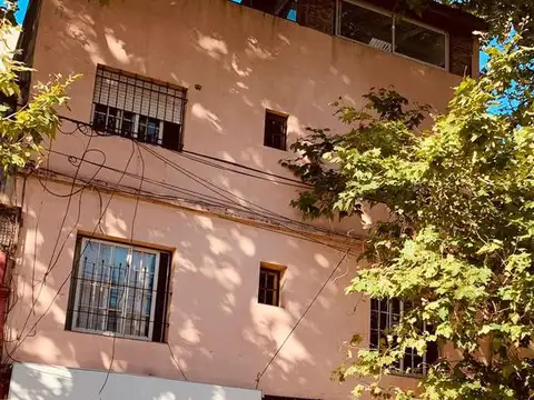 Ph 4 ambientes, 3 dormitorios (suite) quincho con parrilla, terraza. Exc. ubicación.