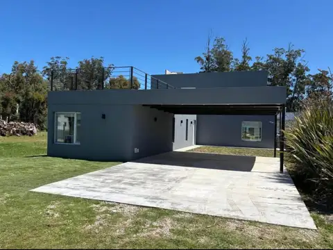 Casa en venta - 3 Dormitorios 2 Baños - Mar Chiquita