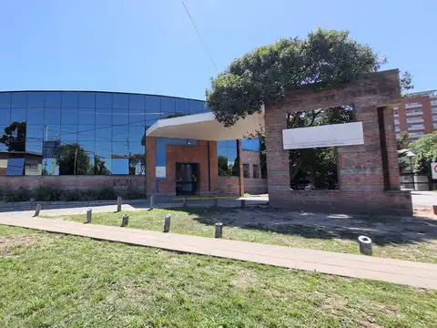 Amplio Local /Edificio en venta Escobar