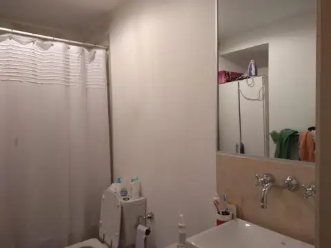 USD 800 ALQUILER ANUAL PB 2 AMB. Y MEDIO AL LAGO, C/COCH.