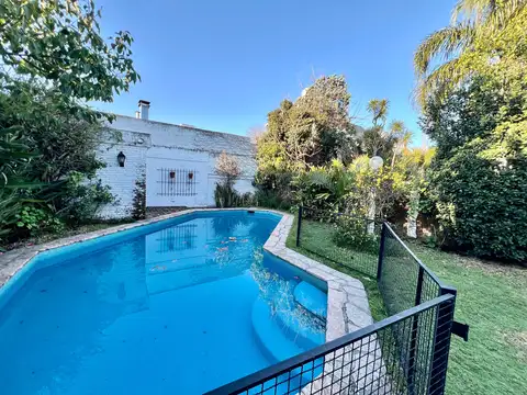 Casa en Venta con 2 cocheras