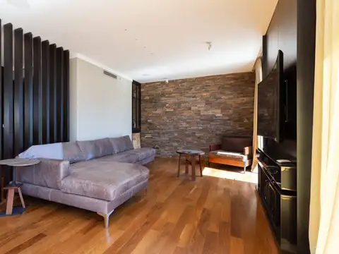 Departamento en Venta con 3 cocheras