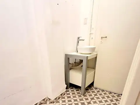 Alquilo: Recoleta: Arenales 2000: P. Baja. Solo Uso/prof. Frente. Entrada indepte. Ideal consultorio