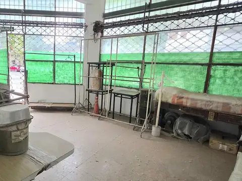 Juan Agustín García 1799: LOCAL EN OCHAVA TODO VIDRIERAS