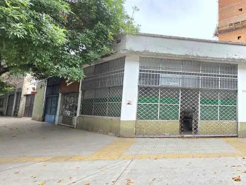 Juan Agustín García 1799: LOCAL EN OCHAVA TODO VIDRIERAS