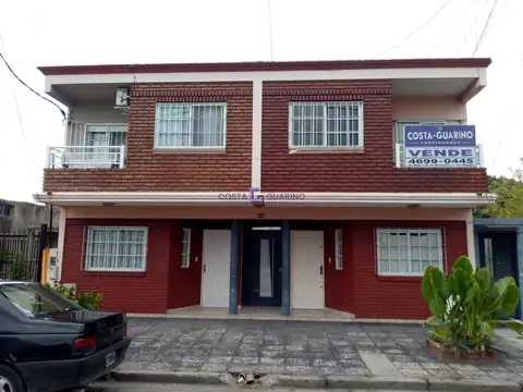 Departamento de 3 ambientes en primer piso al frente con balcón