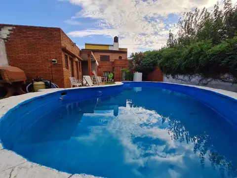 Casa 5 ambientes con 4 baños