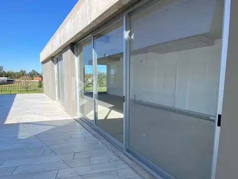 Oficina en Alquiler con 1 cochera