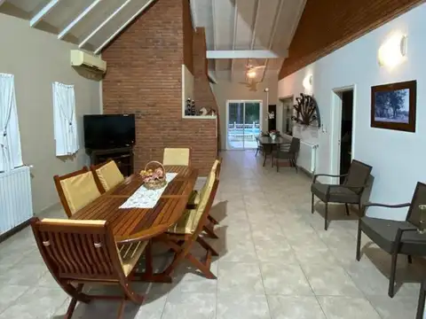 Casa en Venta en Countries y Barrios Cerrados en Moreno, USD 460.000