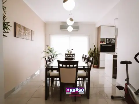 Venta casa  Villa Luzuriaga 4 ambientes