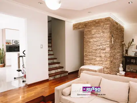 Casa en Venta con 3 cocheras
