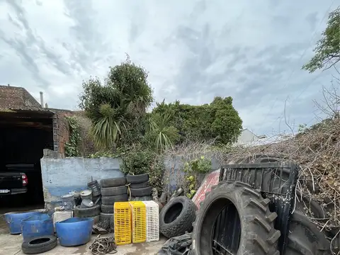 taller, galpon lavadero gomeria sobre Av 75 entre 68 y 70