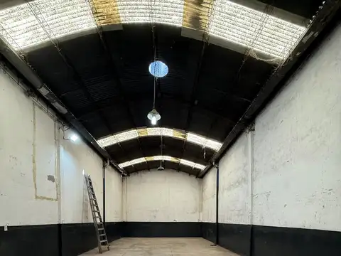 Galpon en Alquiler 8  mts Frente