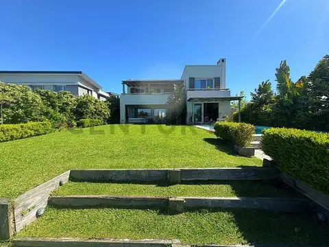 Alquiler de casa a la laguna  en Barbarita.