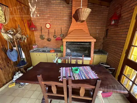 Casa 5 ambientes con 2 baños
