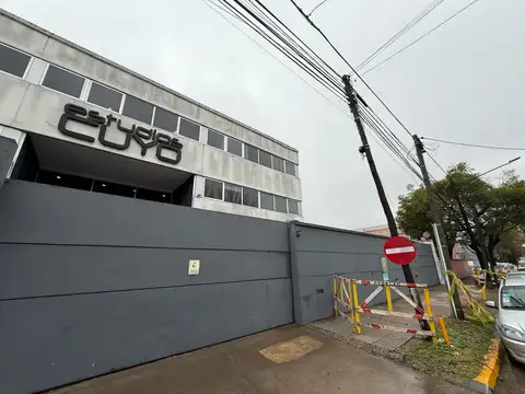 Galpon en Alquiler en Martinez, USD 28.000