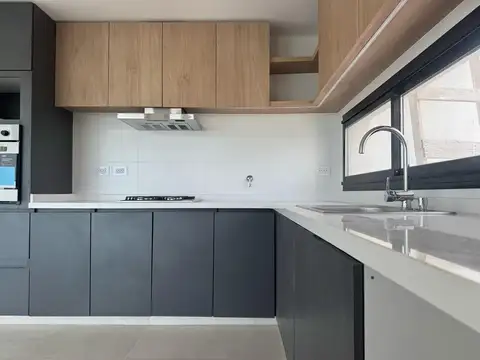 Casa 4 ambientes con 3 baños