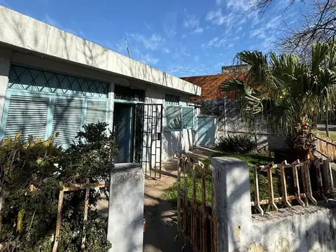 Casa 5 ambientes con 1 baño