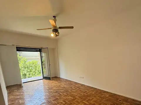 Ambiente y Medio - Al Frente - Balcon - Muy Luminoso