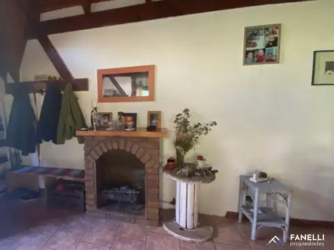 Casa 4 ambientes con 2 baños