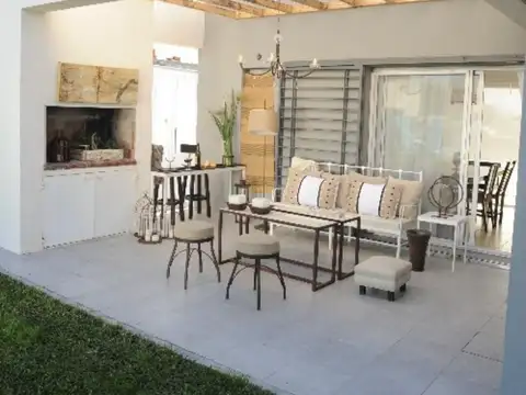 Casa 5 ambientes con 3 baños