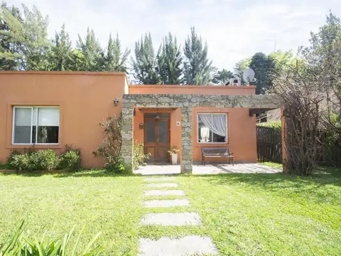 Casa en venta - 3 Dormitorios 2 Baños - Pilar