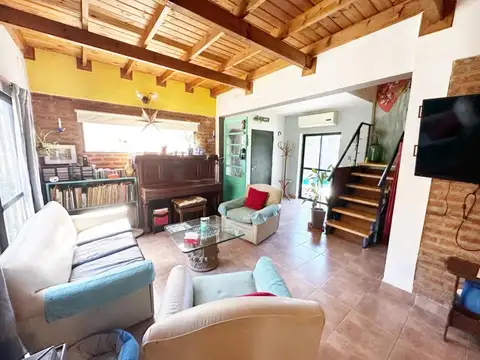 Casa en Venta con 2 cocheras