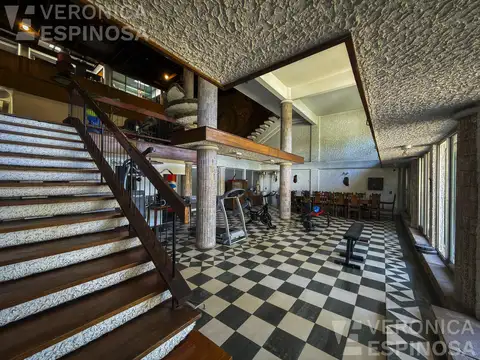 Casa 7 ambientes con 2 baños