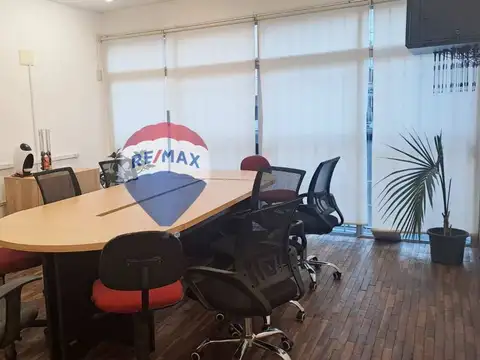 VENTA OFICINA CON RENTA CIUDAD VIEJA