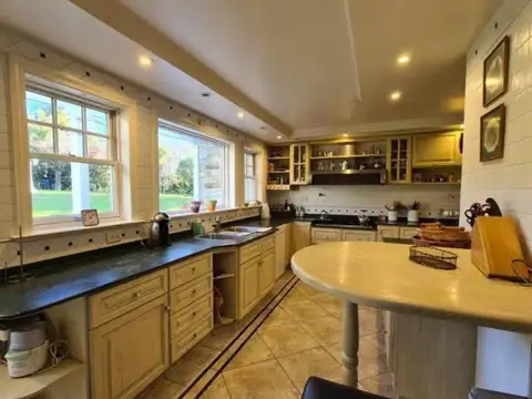 Casa en Venta con 2 cocheras