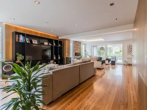 VENTA CASA ABRIL CLUB DE CAMP0, CON PISCINA.