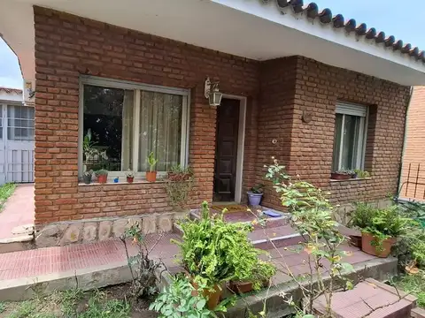 Se vende casa dos dormitorios Centro de la Falda