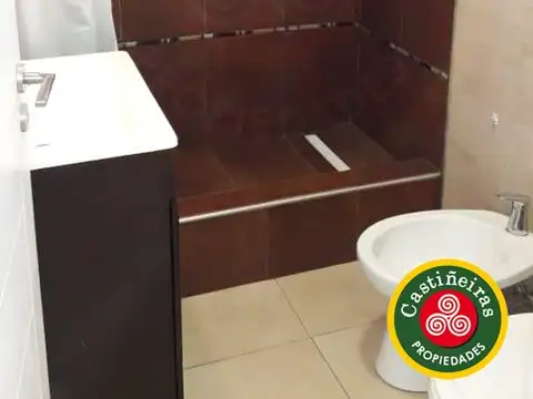 VENTA - DEPARTAMENTO CON COCHERA CUBIERTA Y BALCON AL CONTRAFRENTE  APTO PROFESIONAL VTA DIRECTA 