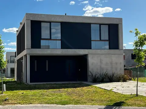 puertos del lago, Araucarias